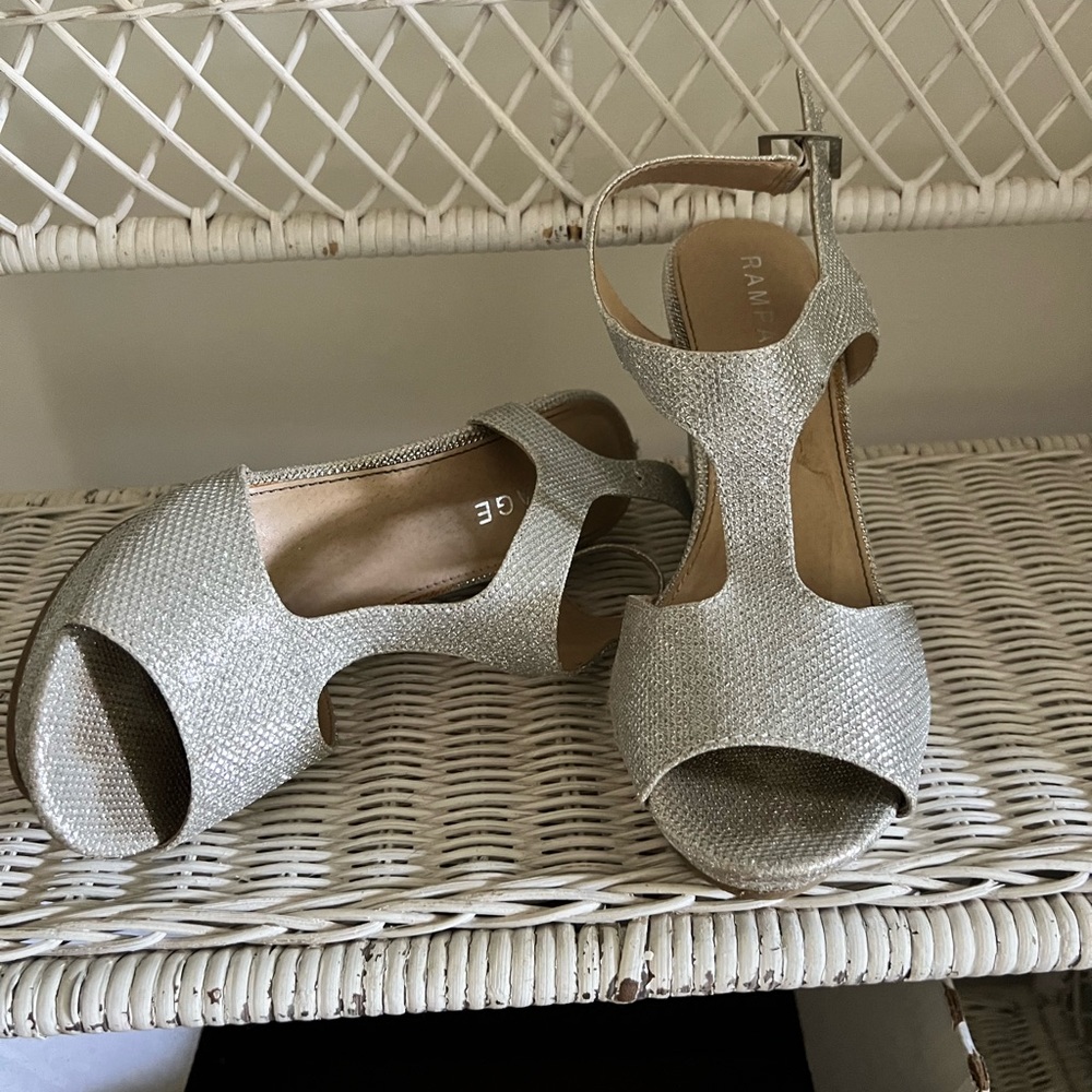 Women’s 8.5 Silver Glitter Wedge